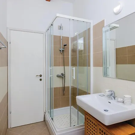 Five-bedroom In Vakantiehuis *