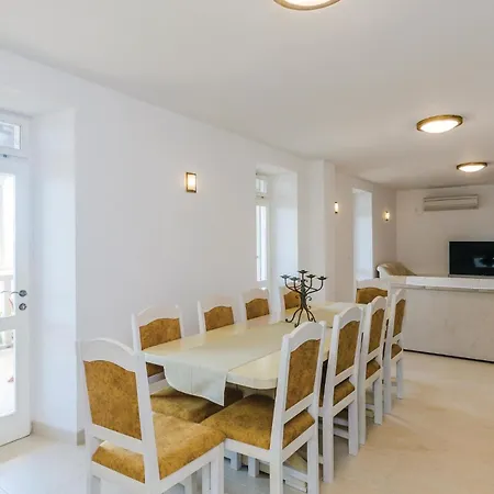 Five-bedroom In