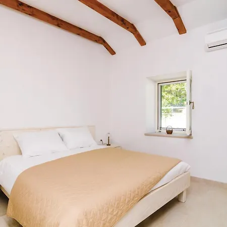 Vakantiehuis Five-bedroom In *