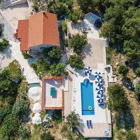 Five-bedroom In Сasa de vacaciones *