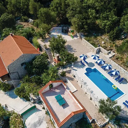 Five-bedroom In Сasa de vacaciones Lovorno