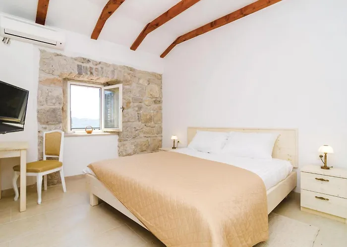 Сasa de vacaciones Five-bedroom In Lovorno