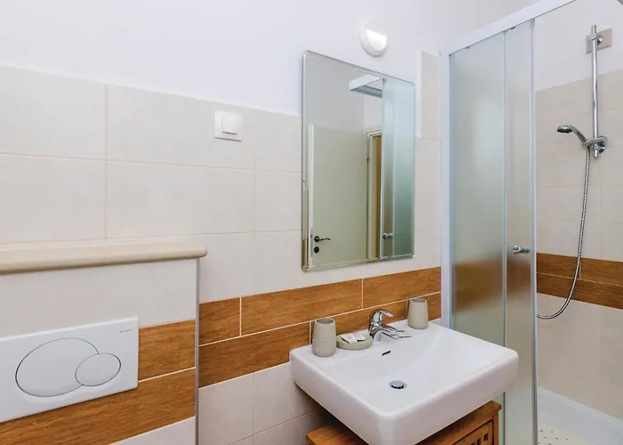 Five-bedroom In * Lovorno