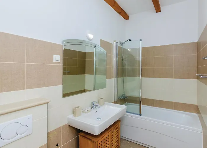 Сasa de vacaciones Five-bedroom In