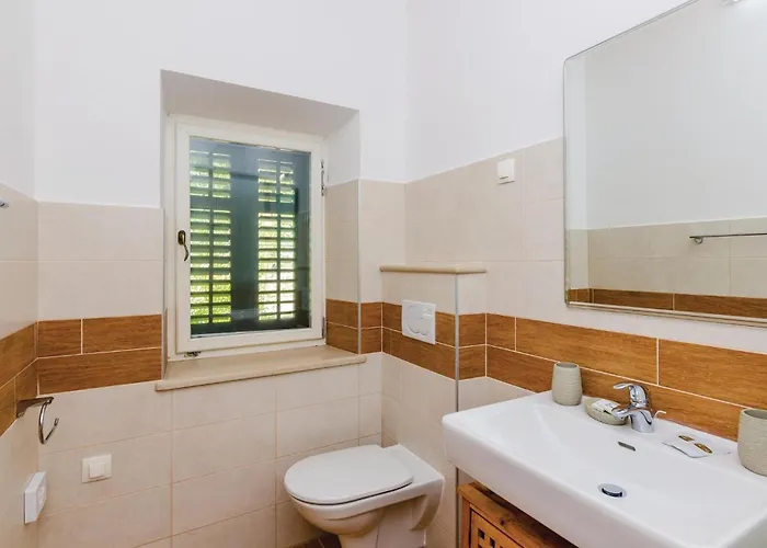 Five-bedroom In Сasa de vacaciones Lovorno