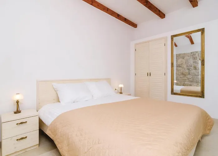 Сasa de vacaciones Five-bedroom In Lovorno