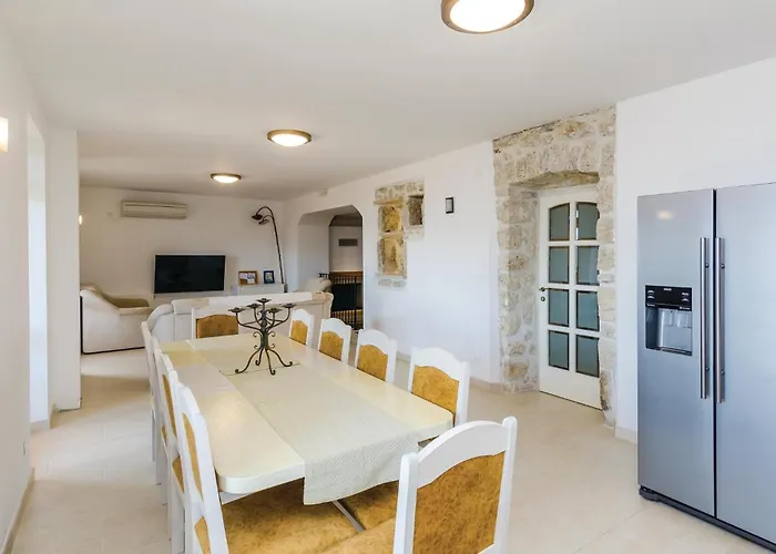 Five-bedroom In Lovorno
