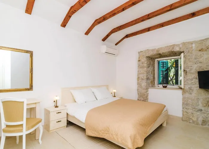 Five-bedroom In * Lovorno