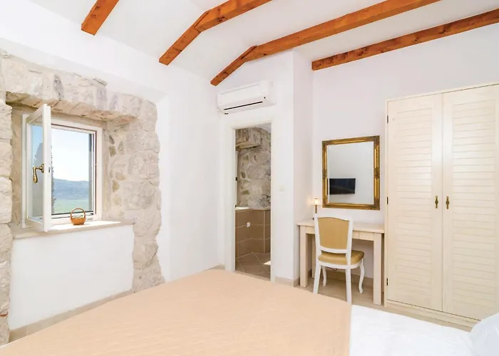 Сasa de vacaciones Five-bedroom In