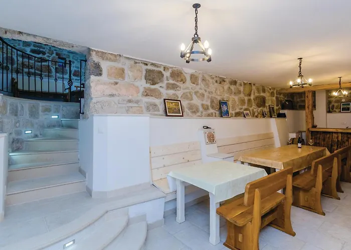 Five-bedroom In Сasa de vacaciones Lovorno