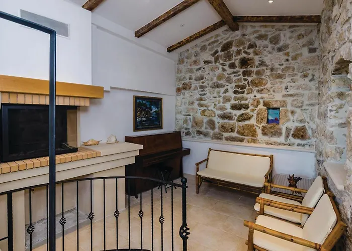 Сasa de vacaciones Five-bedroom In Lovorno