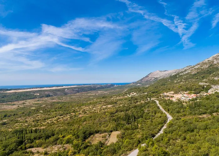 Five-bedroom In Сasa de vacaciones Lovorno