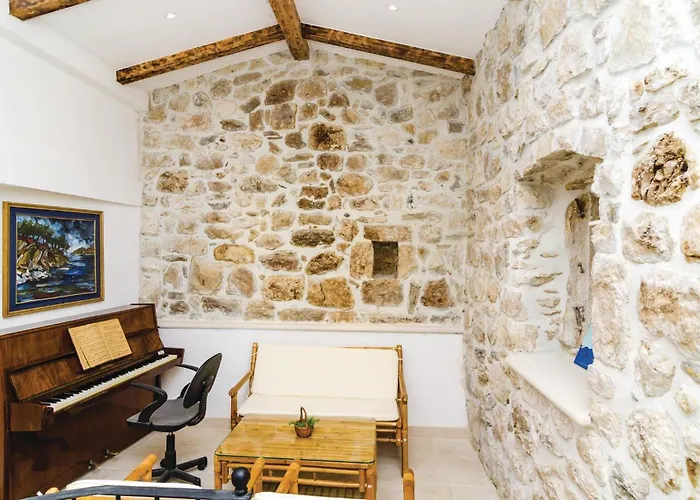 Five-bedroom In Lovorno