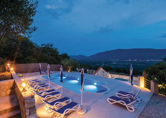 Сasa de vacaciones Five-bedroom In