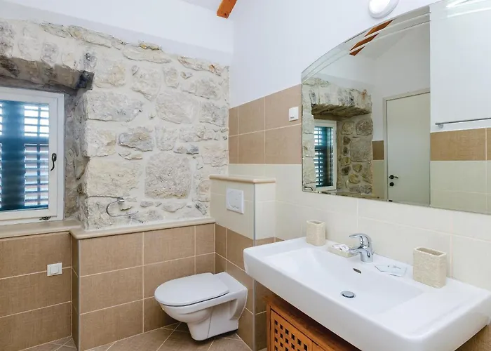 Five-bedroom In Сasa de vacaciones Lovorno