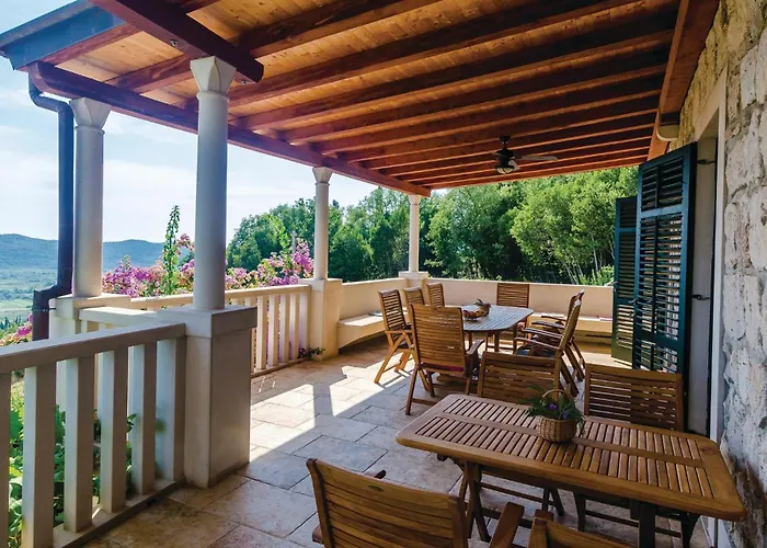 Сasa de vacaciones Five-bedroom In *