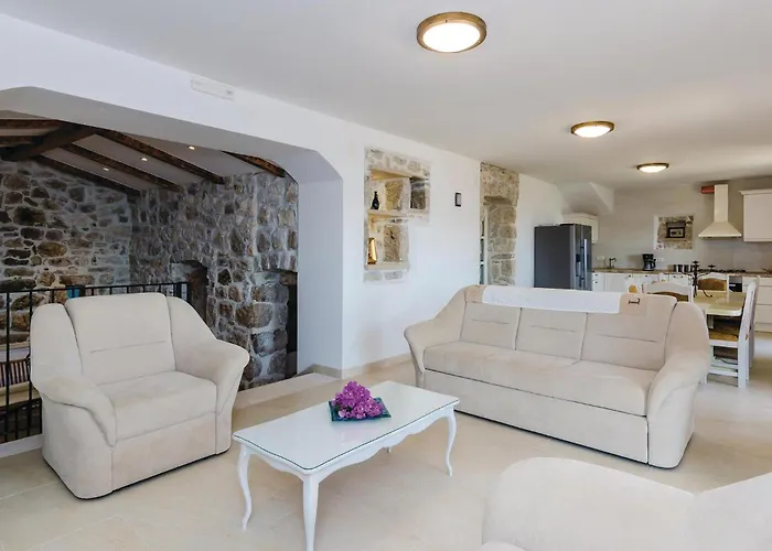 Five-bedroom In Сasa de vacaciones Lovorno