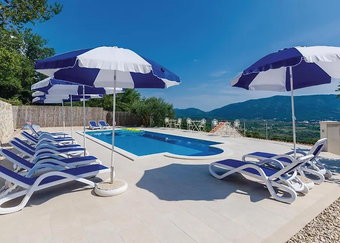 Five-bedroom In * Lovorno