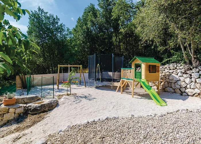 Сasa de vacaciones Five-bedroom In