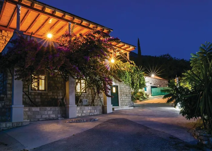 Five-bedroom In Сasa de vacaciones *