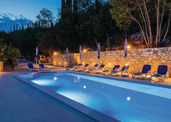 Five-bedroom In Сasa de vacaciones Lovorno