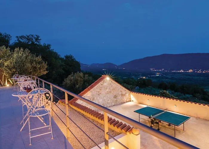 Five-bedroom In * Lovorno