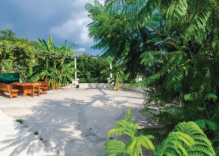 Сasa de vacaciones Five-bedroom In