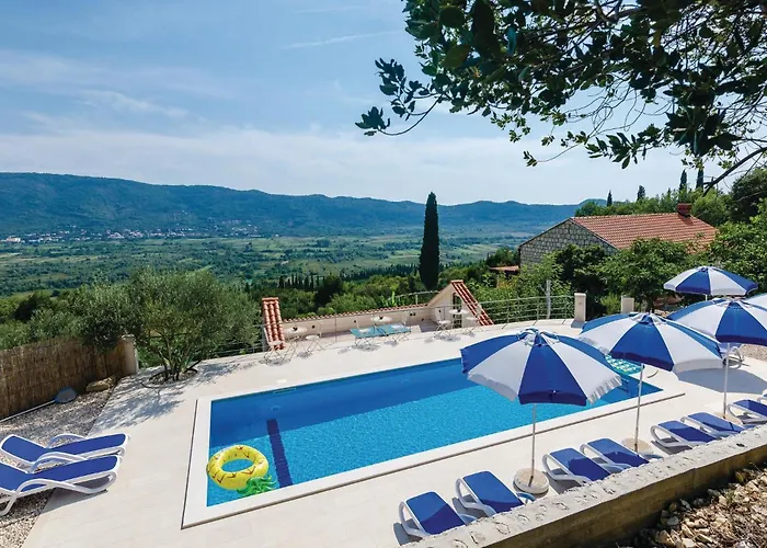 Сasa de vacaciones Five-bedroom In *