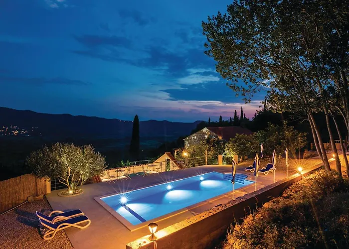 Five-bedroom In Сasa de vacaciones Lovorno