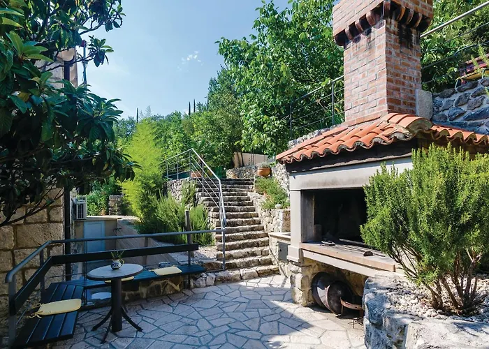 Сasa de vacaciones Five-bedroom In