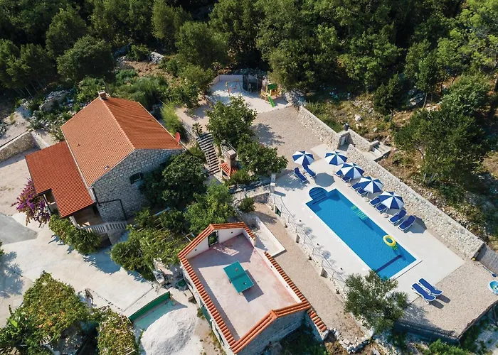 Five-bedroom In Сasa de vacaciones Lovorno