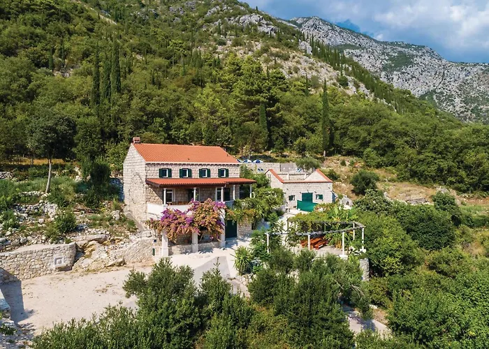 Сasa de vacaciones Five-bedroom In