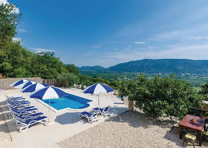 Сasa de vacaciones Five-bedroom In Lovorno