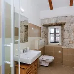 Vakantiehuis Five-bedroom In *