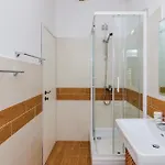 Five-bedroom In Vakantiehuis *