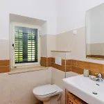 Five-bedroom In 別荘 Lovorno