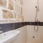 Five-bedroom In *