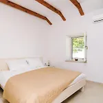 Vakantiehuis Five-bedroom In *