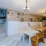 Five-bedroom In 別荘 Lovorno