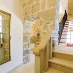 別荘 Five-bedroom In Lovorno