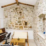 Five-bedroom In Lovorno
