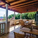 Vakantiehuis Five-bedroom In *