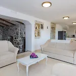 Five-bedroom In 別荘 Lovorno