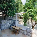 Vakantiehuis Five-bedroom In Lovorno