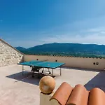 Five-bedroom In Vakantiehuis
