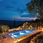 Five-bedroom In 別荘 Lovorno