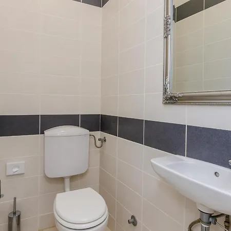 Five-bedroom In Feriehus *
