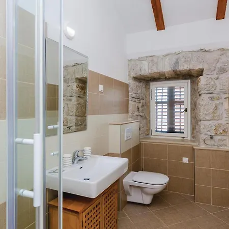 בית נופש Five-bedroom In *