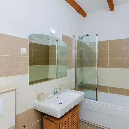 בית נופש Five-bedroom In