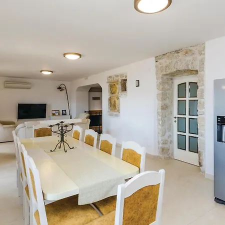Five-bedroom In Lovorno
